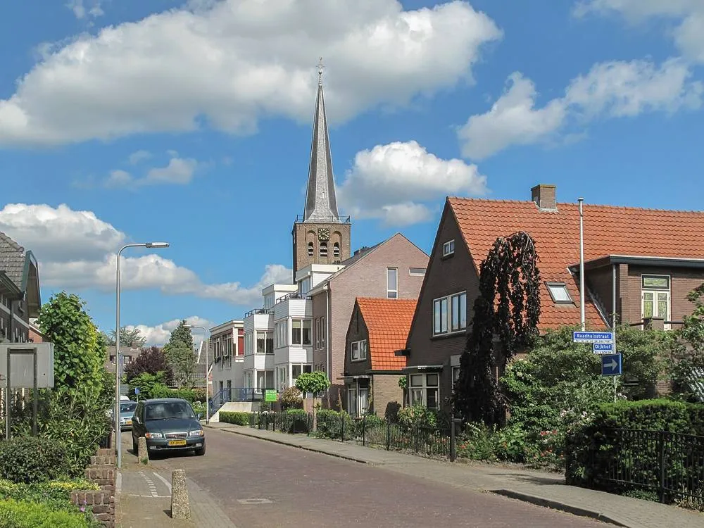Maurik: Maurik, kerk in straatzicht foto8 2011-05-14 16.09