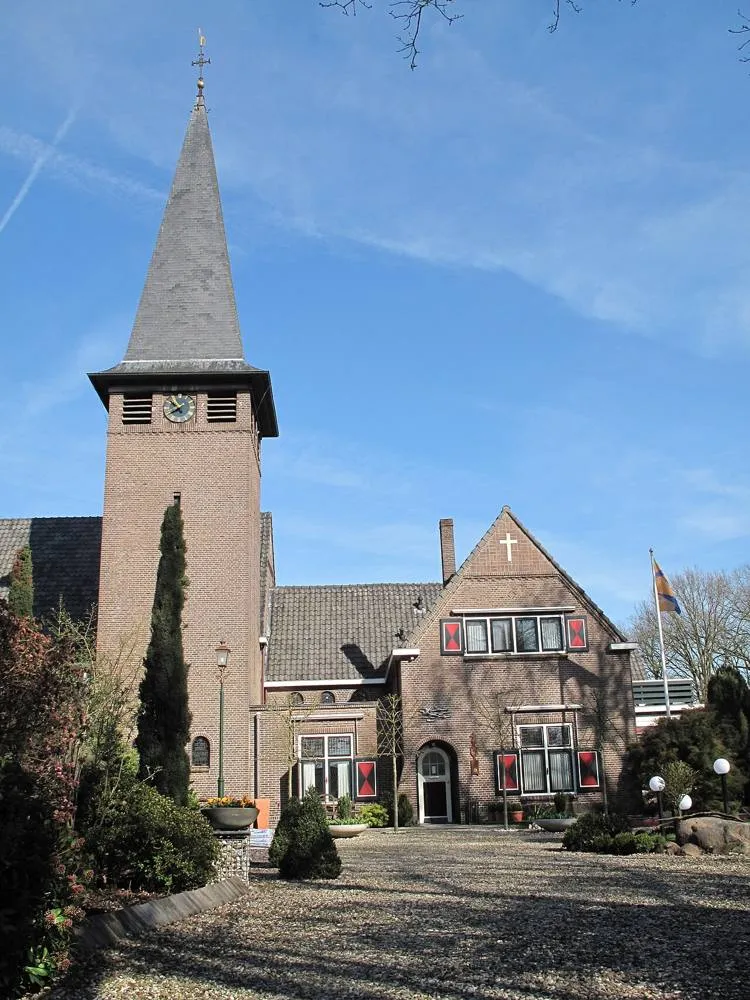 Langeveen: Langeveen, kerk foto5 2011-04-02 10.39